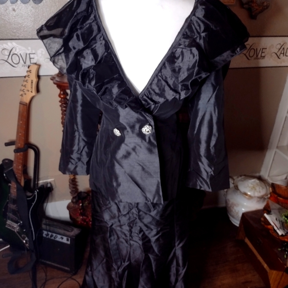 Gorgeous Black Chiffon Skirt Suit Size 20W